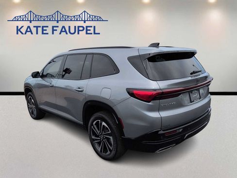 Used 2025 Buick Enclave Sport Touring FWD image 5