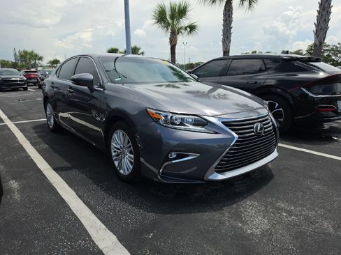 Used 2016 Lexus ES 350 w/ Premium Package w/Wood Trim FWD image 3