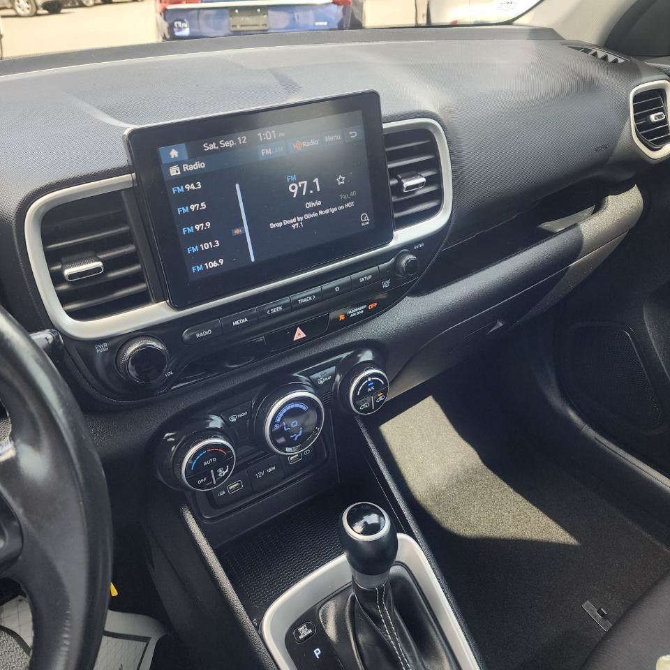 Used 2022 Hyundai Venue SEL w/ Cargo Package FWD image 11