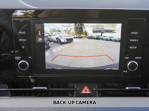 Used 2023 Kia Sportage LX image 4