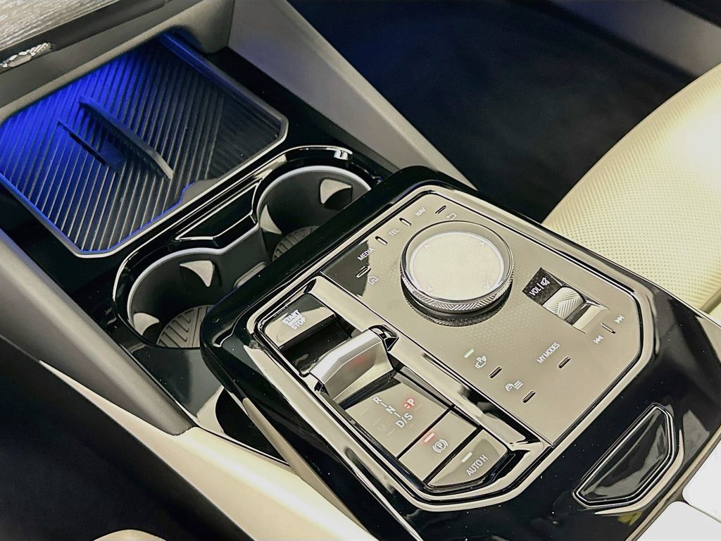 Used 2026 BMW 530i w/ Premium Package RWD image 17