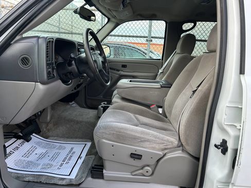 Used 2004 Chevrolet Suburban LS w/ Cargo Package RWD image 22