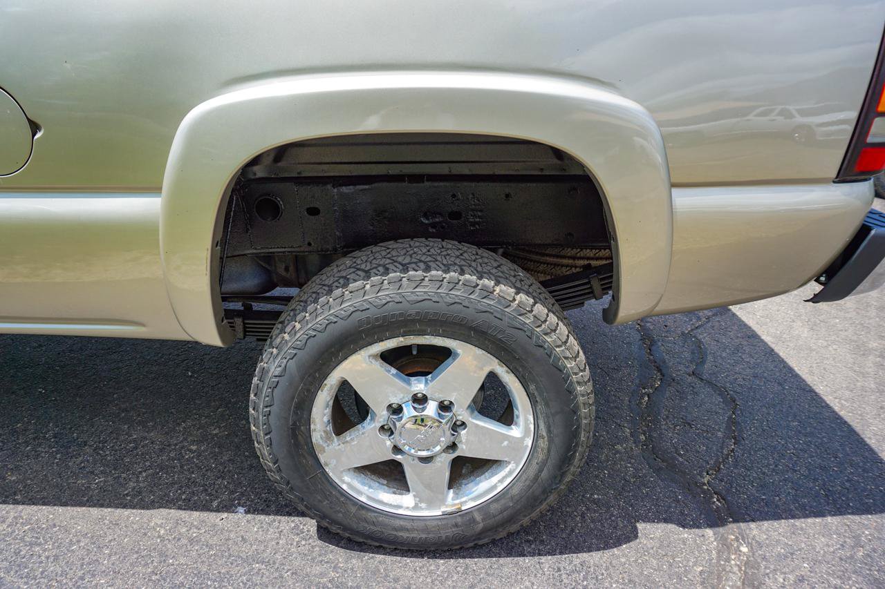 Used 2005 GMC Sierra 2500 SLT w/ Heavy-Duty Power Package AWD/4WD image 35