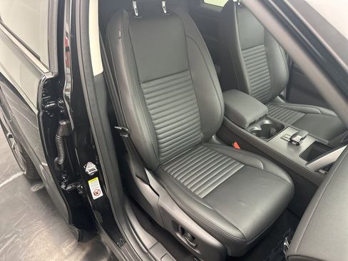 Used 2025 Land Rover Discovery Sport S image 9