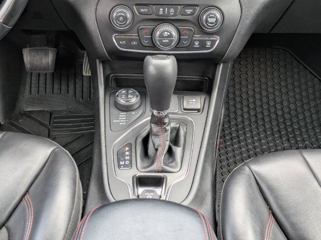 Used 2021 Jeep Cherokee Trailhawk AWD/4WD image 18