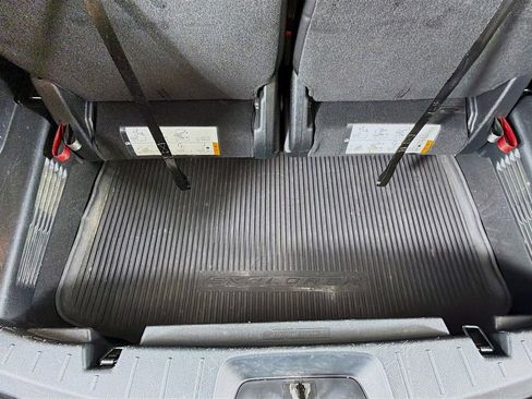 Used 2018 Ford Explorer XLT w/ Equipment Group 202A AWD/4WD image 18