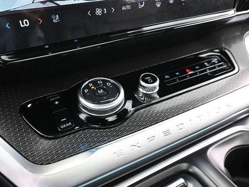 New 2026 Ford Expedition Max Platinum w/ Stealth Performance Package AWD/4WD image 9