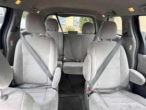 Used 2017 Toyota Sienna LE AWD/4WD image 25