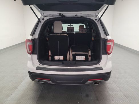 Used 2018 Ford Explorer XLT FWD image 29