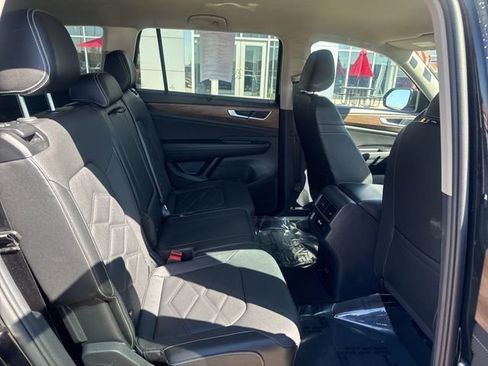 Used 2025 Volkswagen Atlas SE AWD/4WD image 20