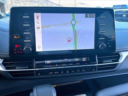 Used 2024 Toyota Sienna XLE Woodland Edition image 32