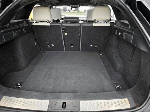 Used 2018 Land Rover Range Rover Velar R-Dynamic HSE image 9