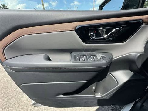 Used 2025 Subaru Forester Sport image 18