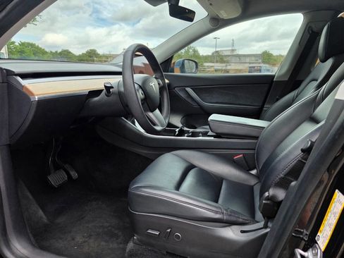 Used 2021 Tesla Model Y Long Range AWD/4WD image 11