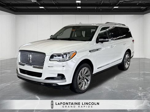 Used 2022 Lincoln Navigator Reserve AWD/4WD image 1