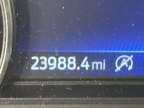 Used 2023 Ford Explorer XLT w/ Equipment Group 202A image 5