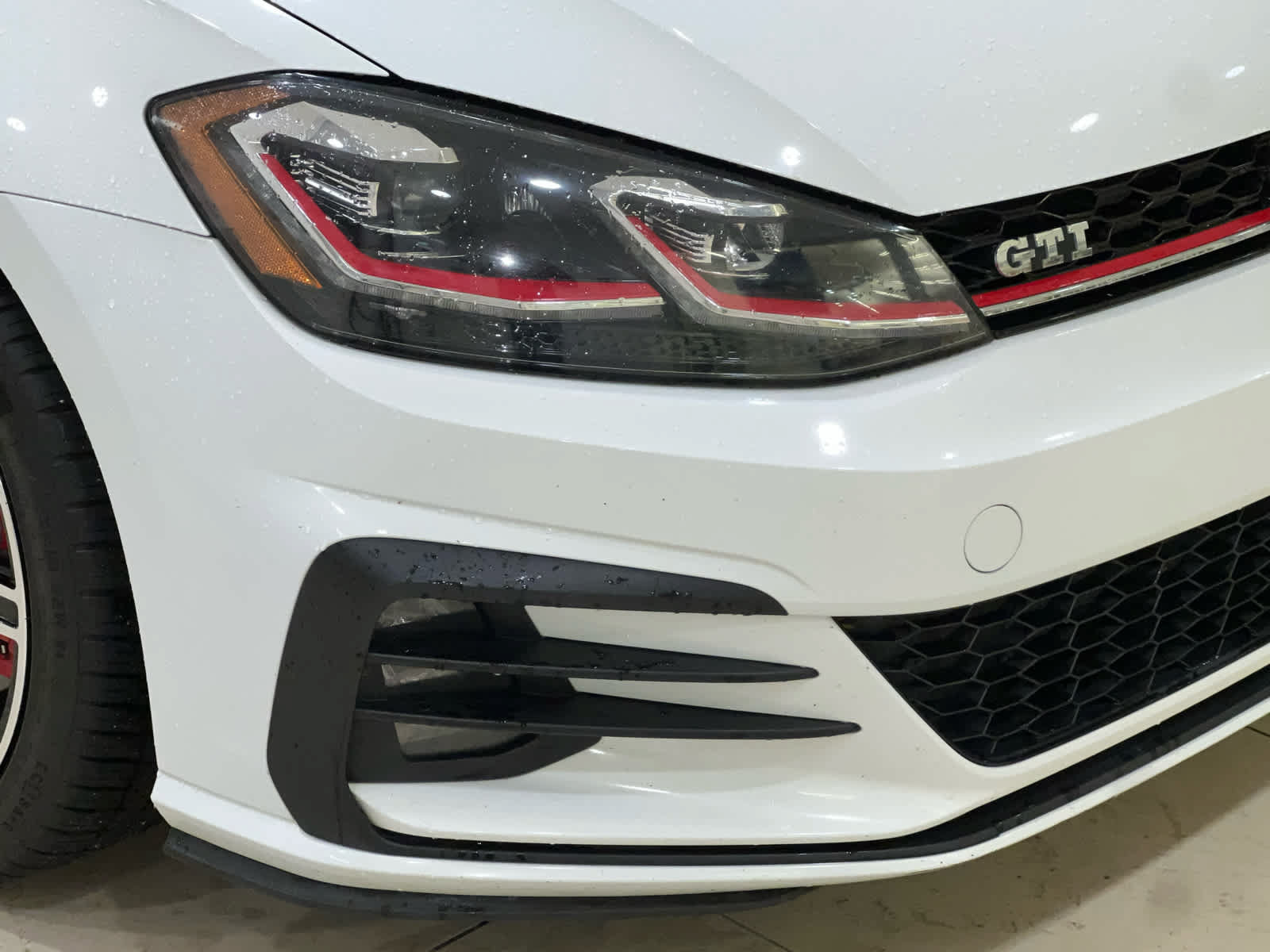 Used 2018 Volkswagen GTI SE FWD image 2
