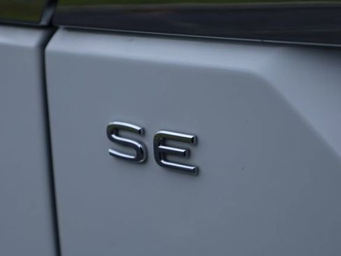 Certified 2025 Volkswagen Atlas SE image 8