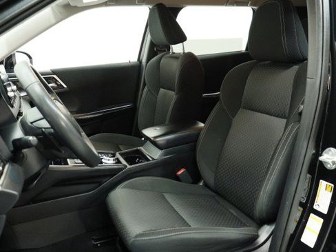 Used 2024 Mitsubishi Outlander ES FWD image 8