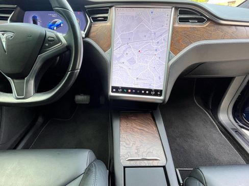 Used 2018 Tesla Model X 75D image 21