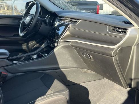 Used 2023 Jeep Grand Cherokee Laredo image 24