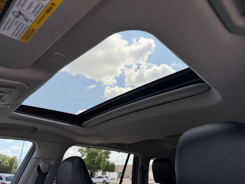 Used 2023 Toyota Highlander XLE FWD image 23