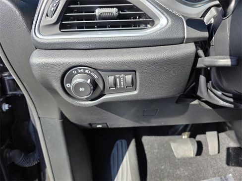 Used 2019 Chrysler Pacifica Limited w/ Advanced Safetytec Group image 28