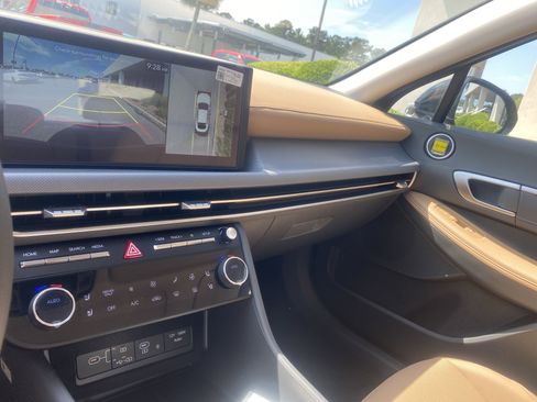 New 2025 Hyundai Sonata Limited image 9