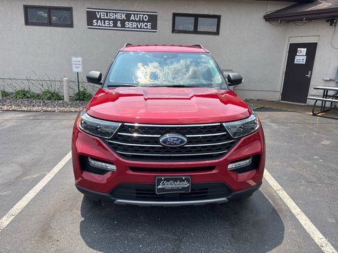 Used 2021 Ford Explorer XLT w/ Equipment Group 202A image 8