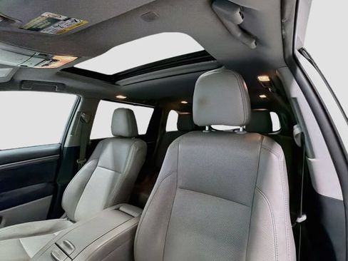 Used 2019 Toyota Highlander Limited w/ Carpet Mat Package (TMS) AWD/4WD image 20