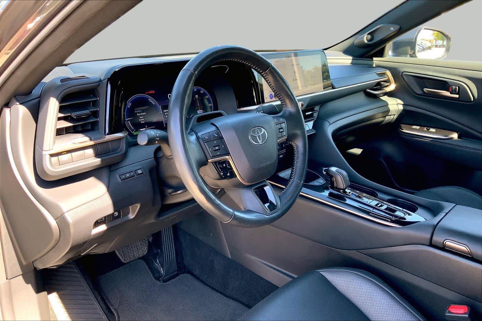 Used 2024 Toyota Crown Platinum AWD/4WD image 18