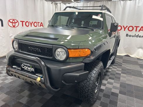 Used 2014 Toyota FJ Cruiser 4WD image 3
