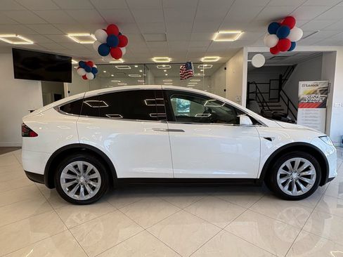 Used 2019 Tesla Model X AWD/4WD image 5