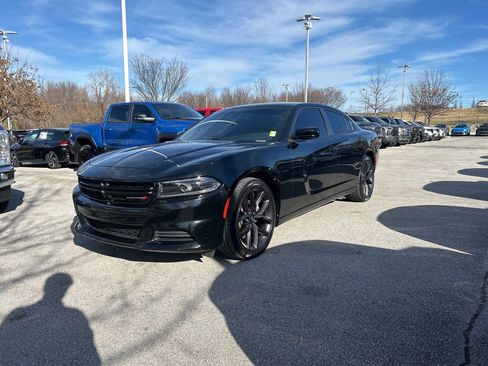 Used 2022 Dodge Charger SXT w/ Blacktop Package image 7