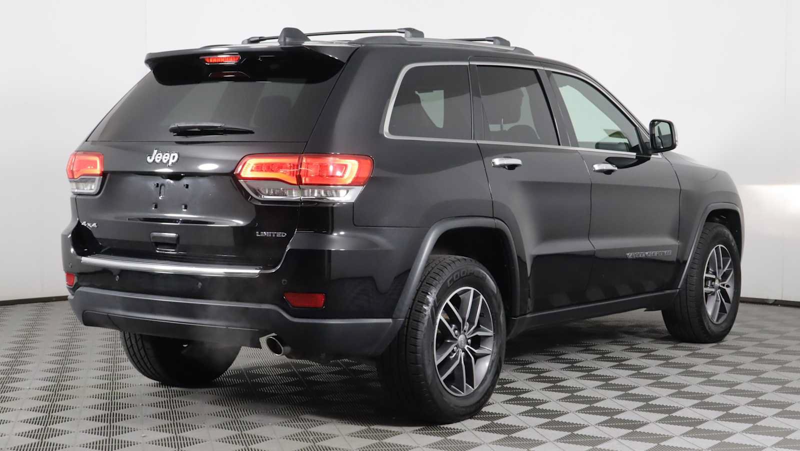 Used 2018 Jeep Grand Cherokee Limited AWD/4WD image 6