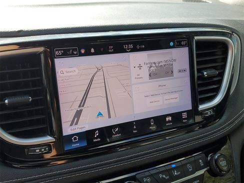 Used 2022 Chrysler Pacifica Limited w/ S Appearance Package image 24