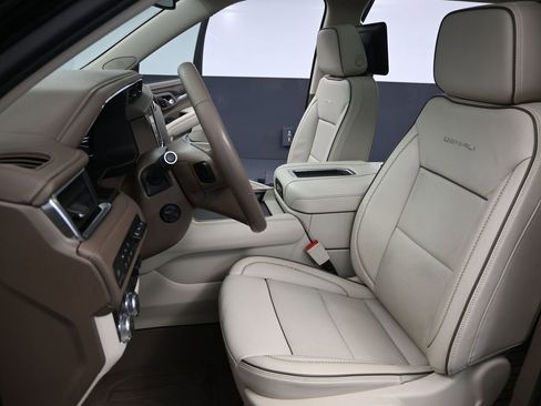 Used 2023 GMC Yukon XL Denali image 25