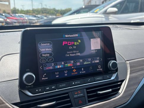 Used 2025 Nissan Altima 2.5 SV FWD image 19