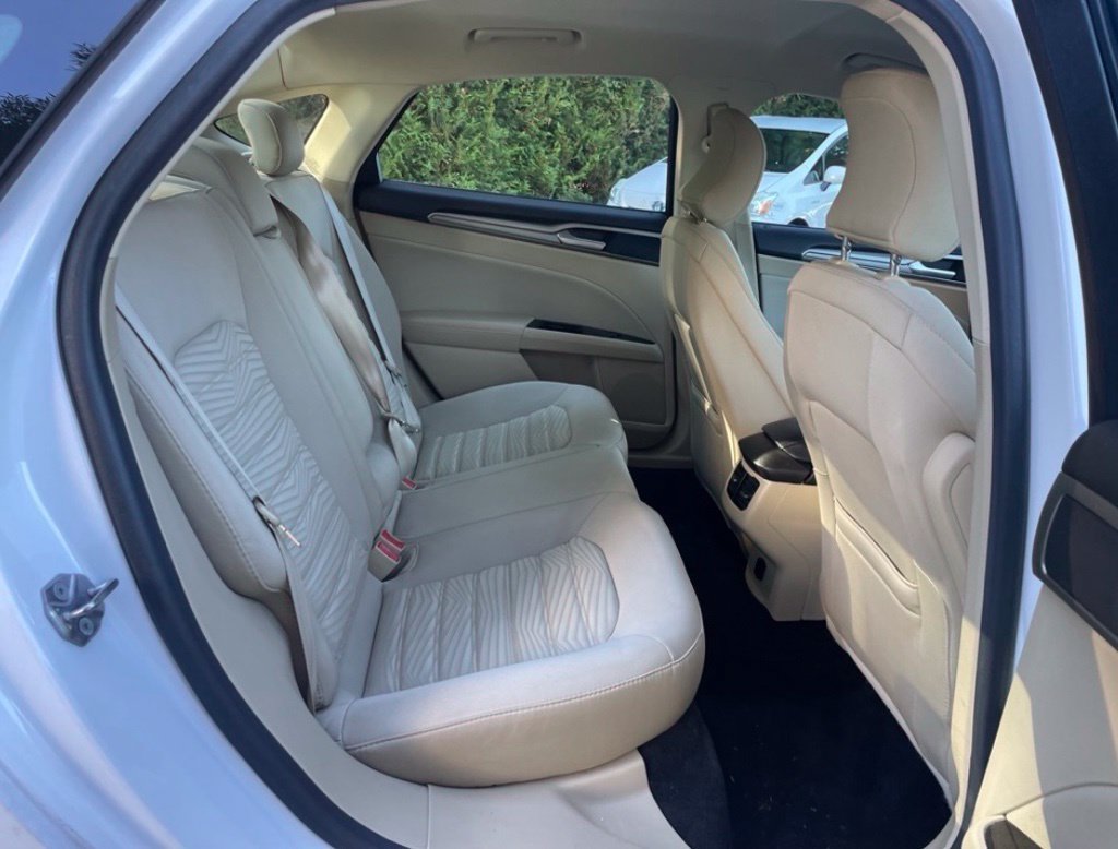 Used 2016 Ford Fusion SE FWD image 22