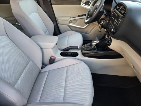 Certified 2025 Kia Soul LX image 13