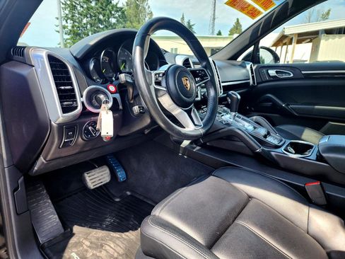 Used 2016 Porsche Cayenne S image 13