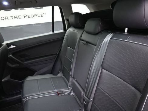 Used 2021 Volkswagen Tiguan SE w/ Panoramic Sunroof Package image 20