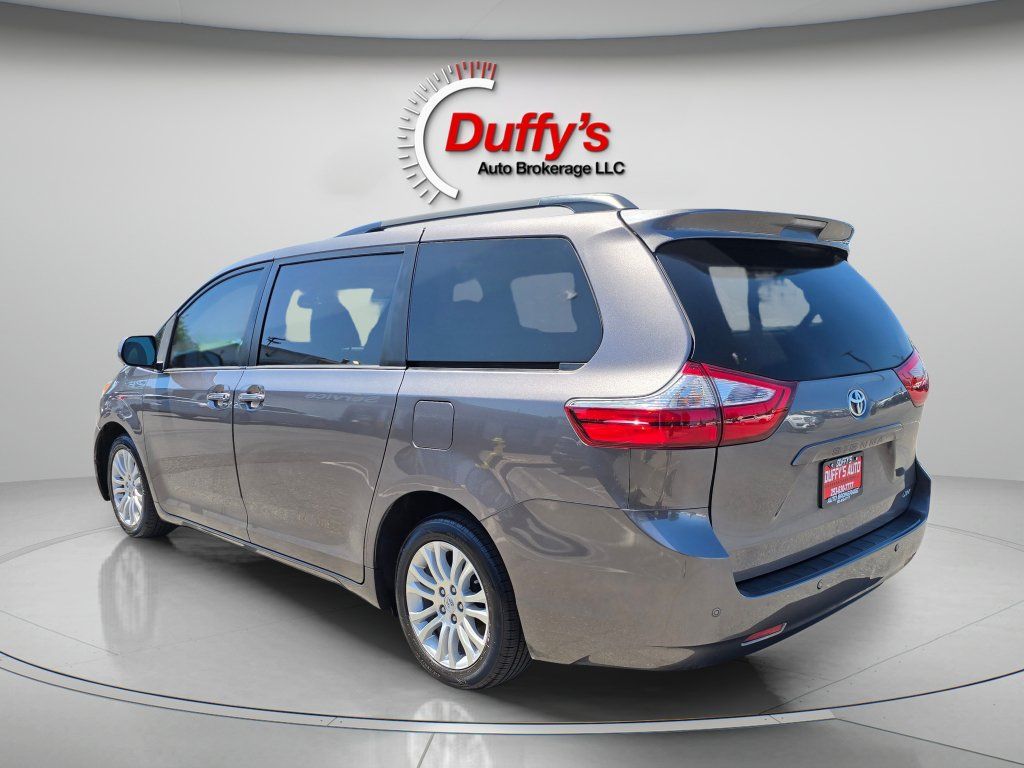 Used 2017 Toyota Sienna XLE Premium FWD image 21