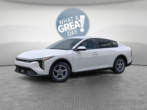 New 2025 Kia K4 LXS image 3