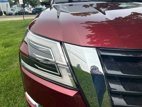 Used 2024 Nissan Armada Platinum w/ Cargo Package AWD/4WD image 3