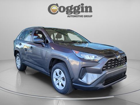 Used 2021 Toyota RAV4 LE image 7
