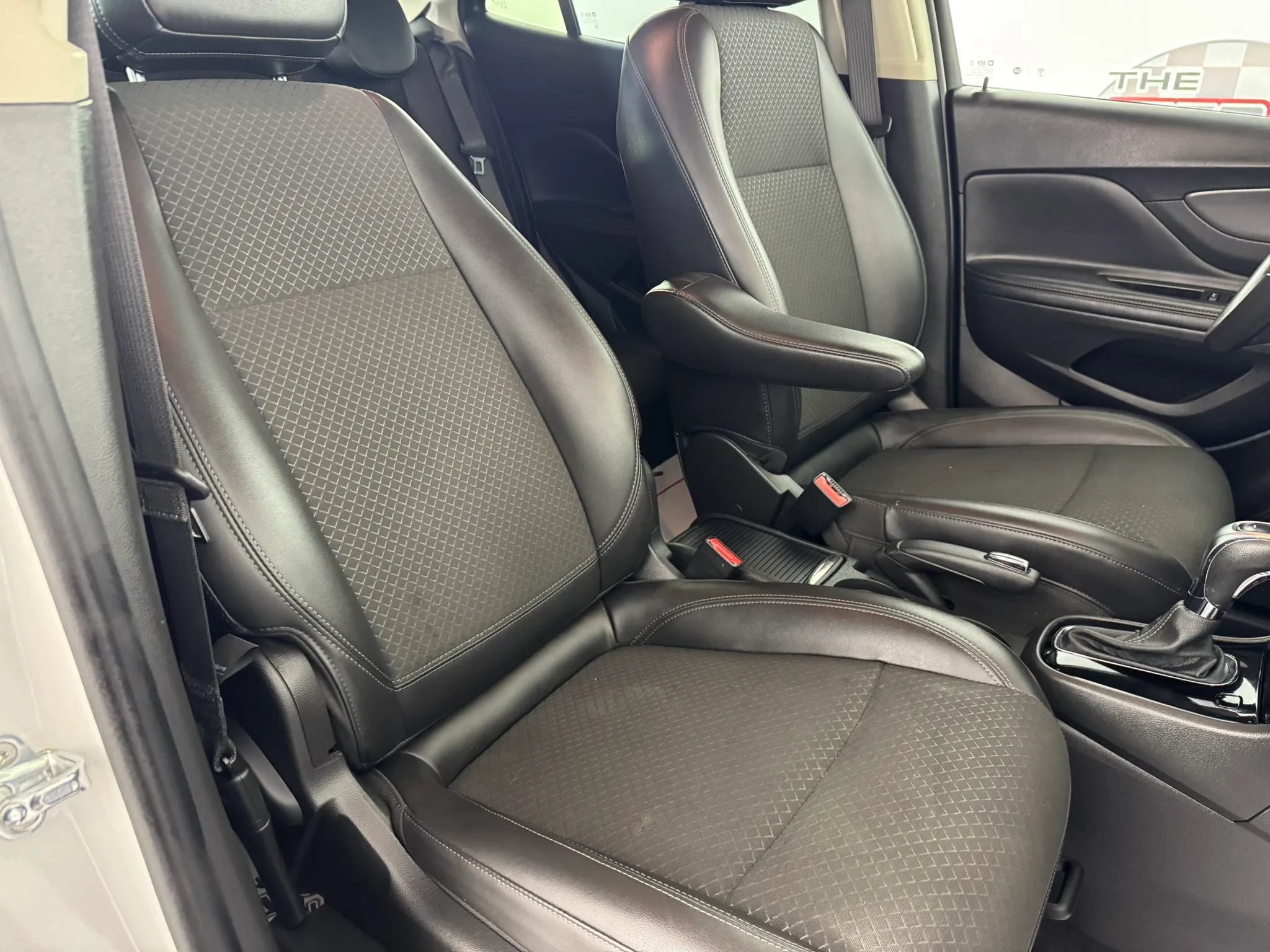 Used 2020 Buick Encore Preferred FWD image 34