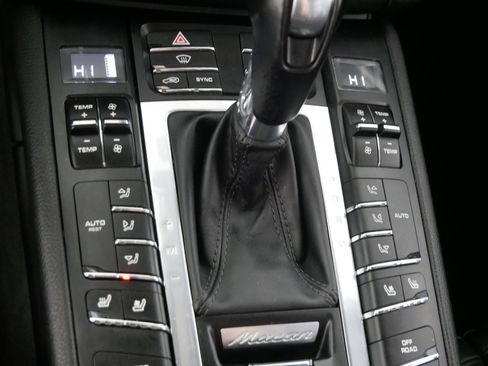 Used 2018 Porsche Macan image 23