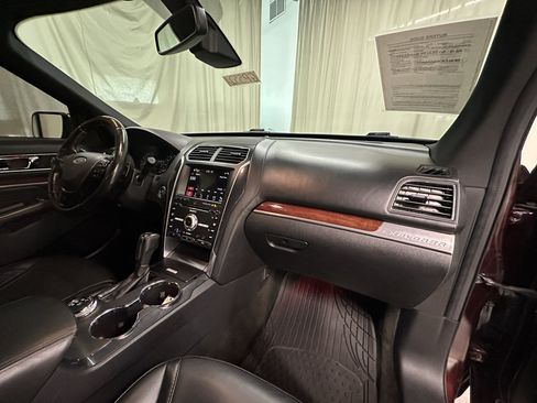 Used 2018 Ford Explorer Platinum AWD/4WD image 17