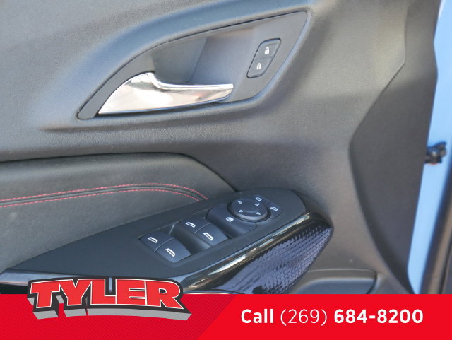 Used 2024 Chevrolet Trax RS w/ Sunroof Package FWD image 21